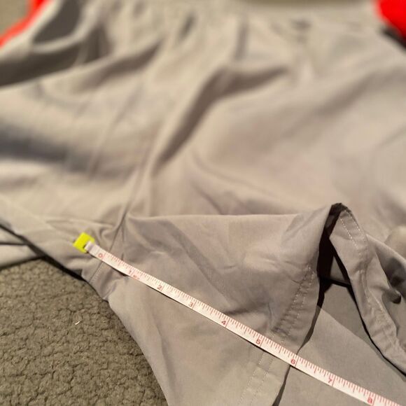 Under Armour Grey & Red Men’s Shorts Size X Large Basketball Shorts - Picture 9 of 10